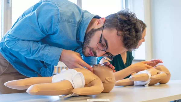 Mini Baby Laerdal - dmuchany przenośny fantom niemowlaka - obrazek 5