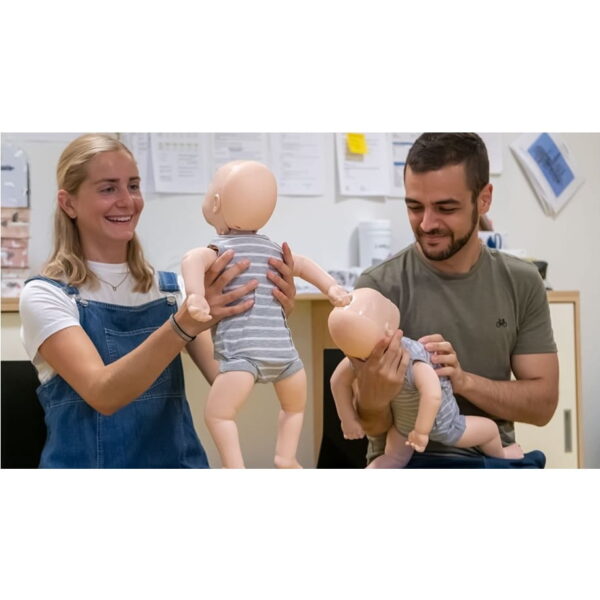 Little Baby QCPR Fantom - fantom płaczącego  niemowlęcia do ćwiczeń RKO i odkrztuszania - obrazek 2