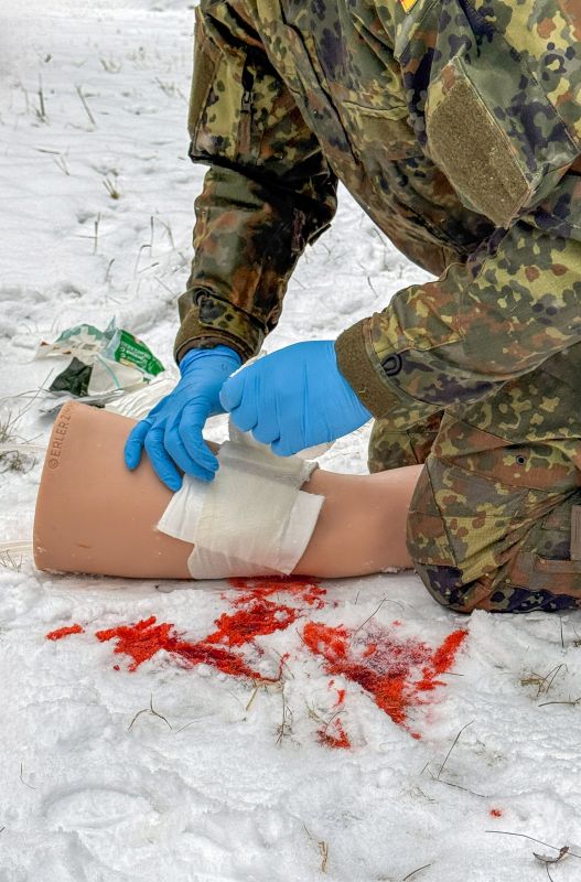 Noga z krwawiącymi ranami - Trauma Tim - obrazek 3