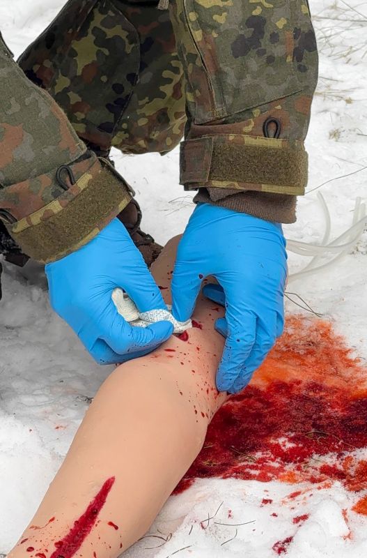Ramię z krwawiącymi ranami - Trauma Tina - obrazek 5